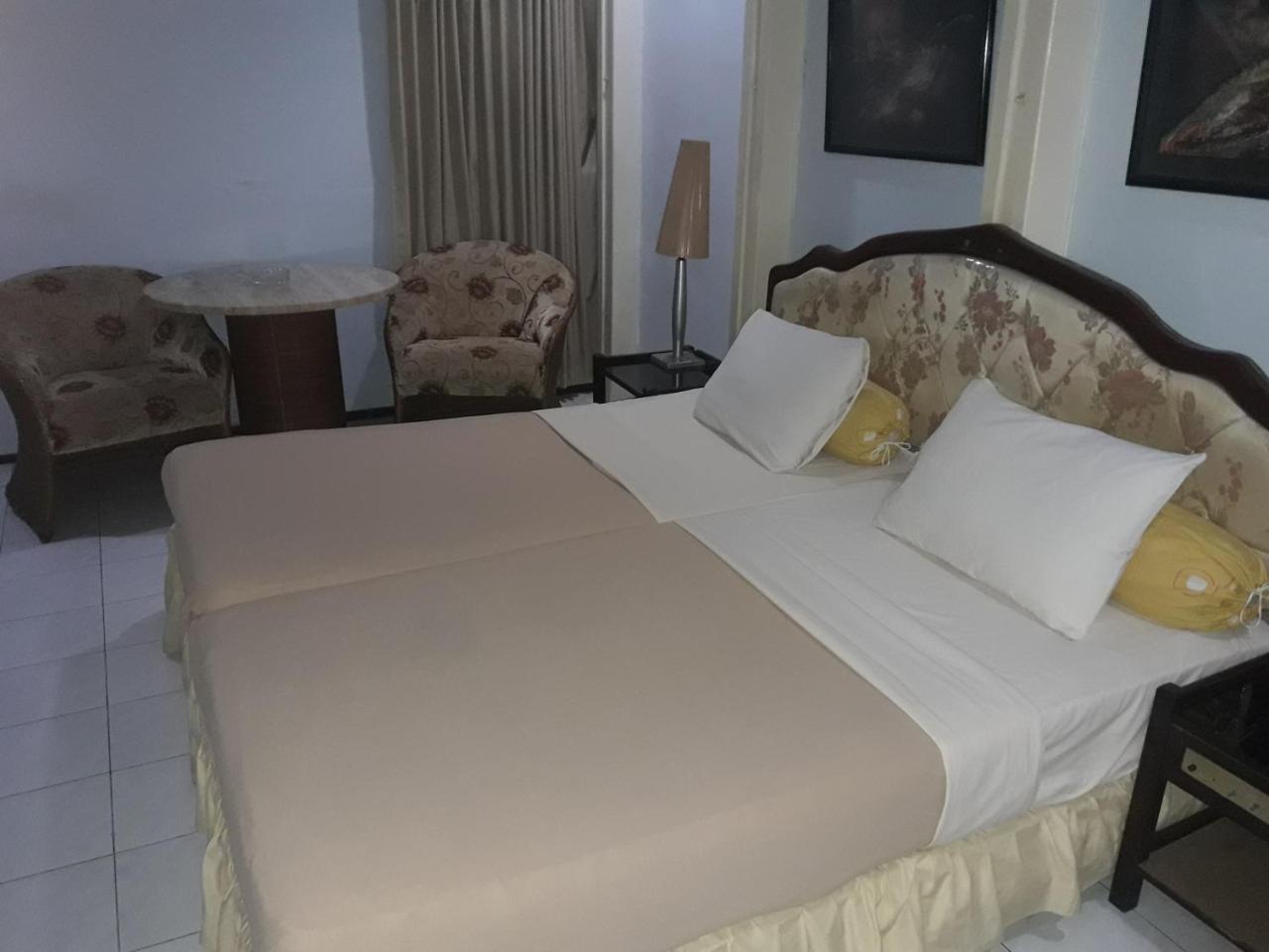 Hotel Menara Malang Exterior photo